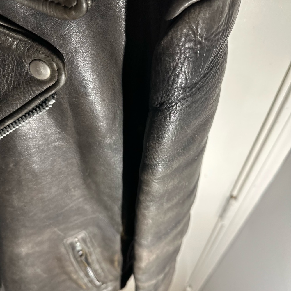 Men's natal leather, vintage Black Leather motorcycle Jacket
Heavy 1950s made 🇺🇸 - Picture 8 of 16